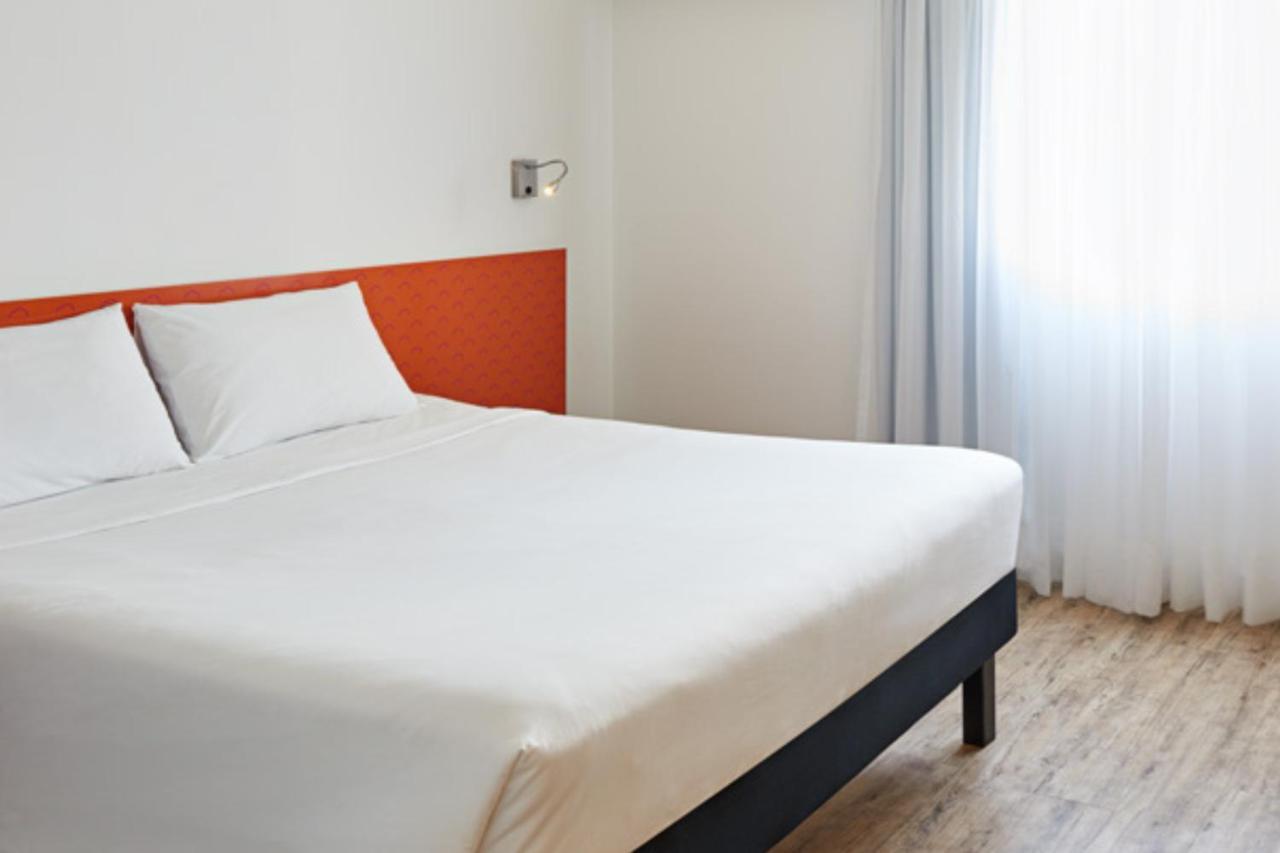 Hotel Ibis Styles - 1 Quadra Do Mar