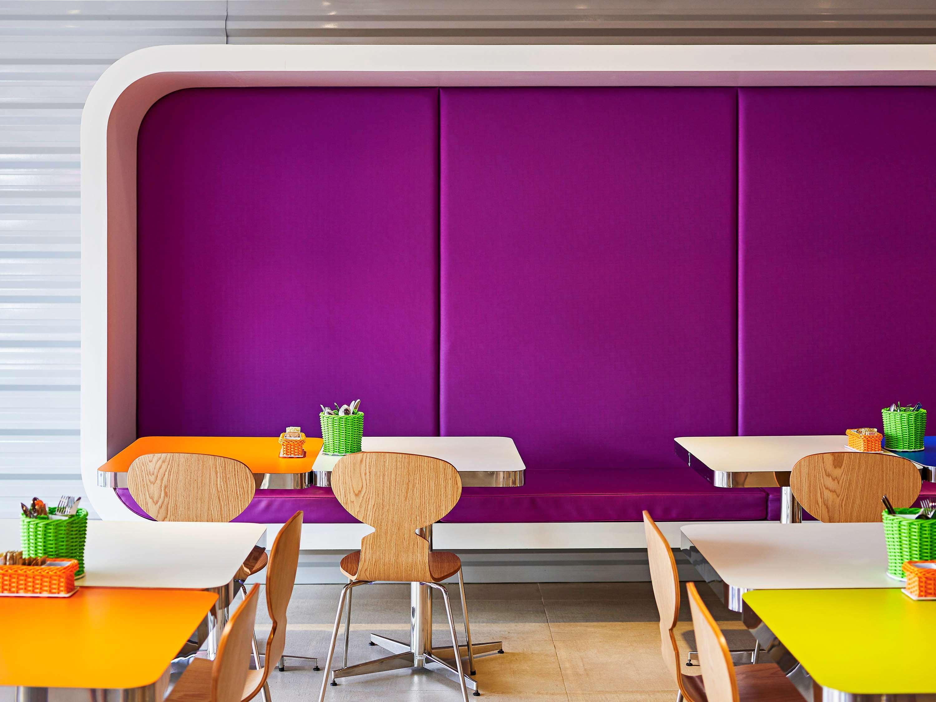 Hotel Ibis Styles - 1 Quadra Do Mar 3*